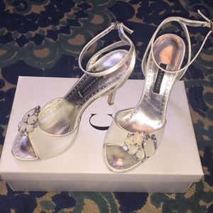 Beautiful ivory heels!